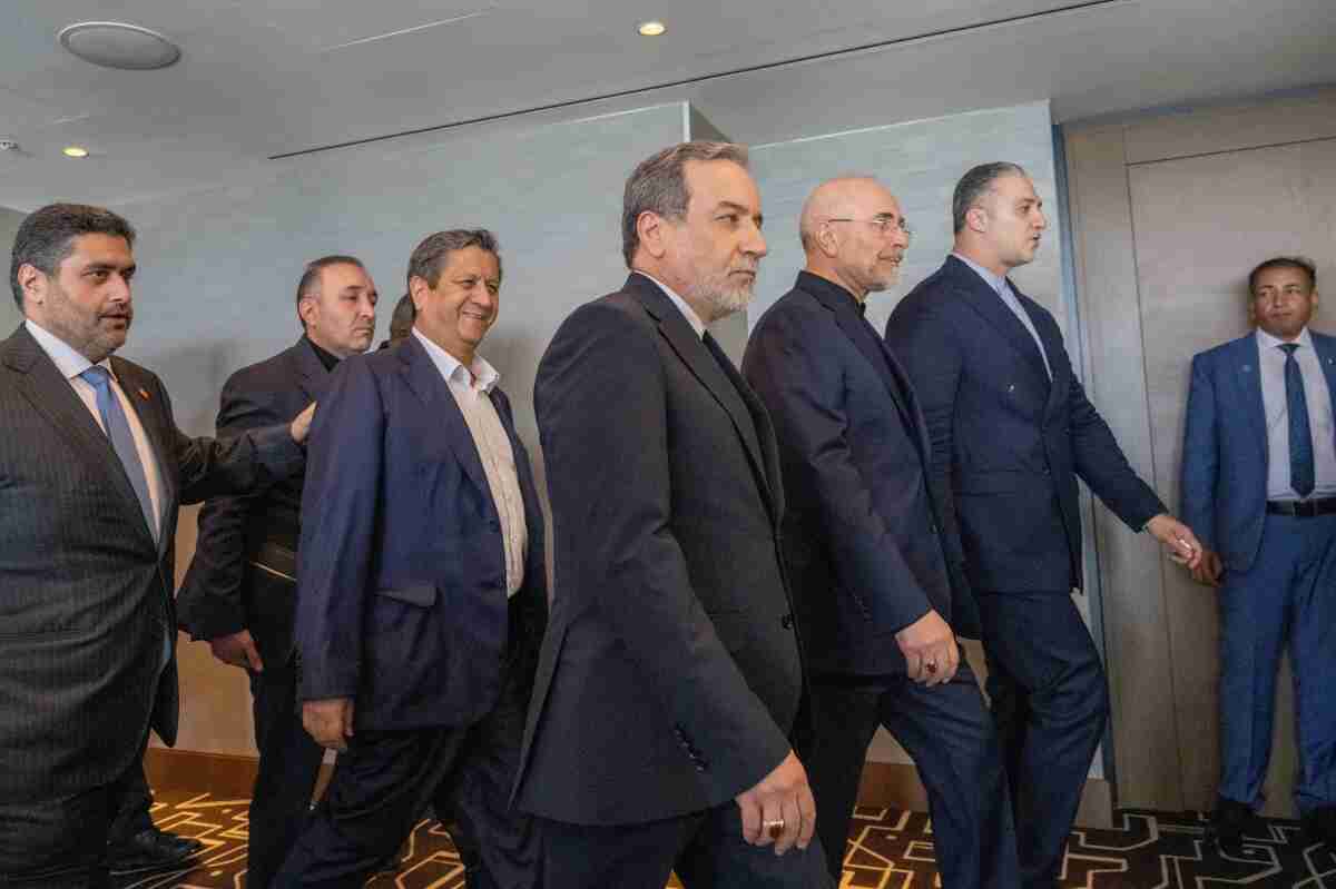 وفد إيران في مفاوضات سويسرا يعود إلى طهران بعد 18 ساعة من المحادثات