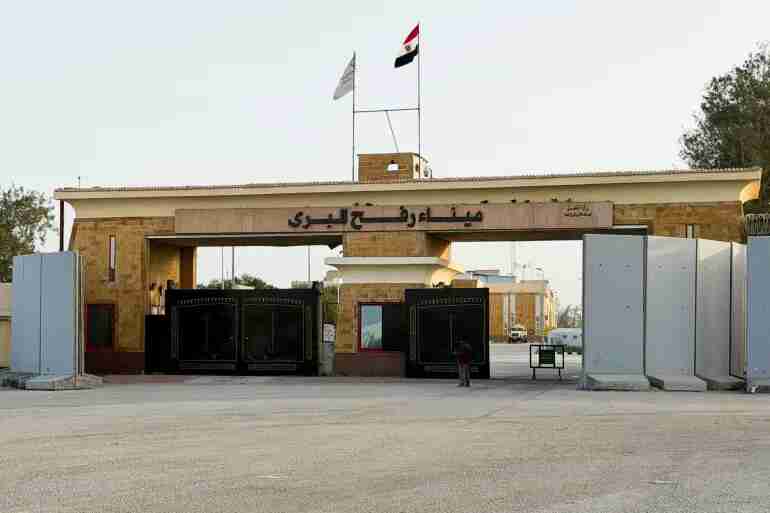 83 مريضا ومرافقا يغادرون غزة عبر معبر رفح