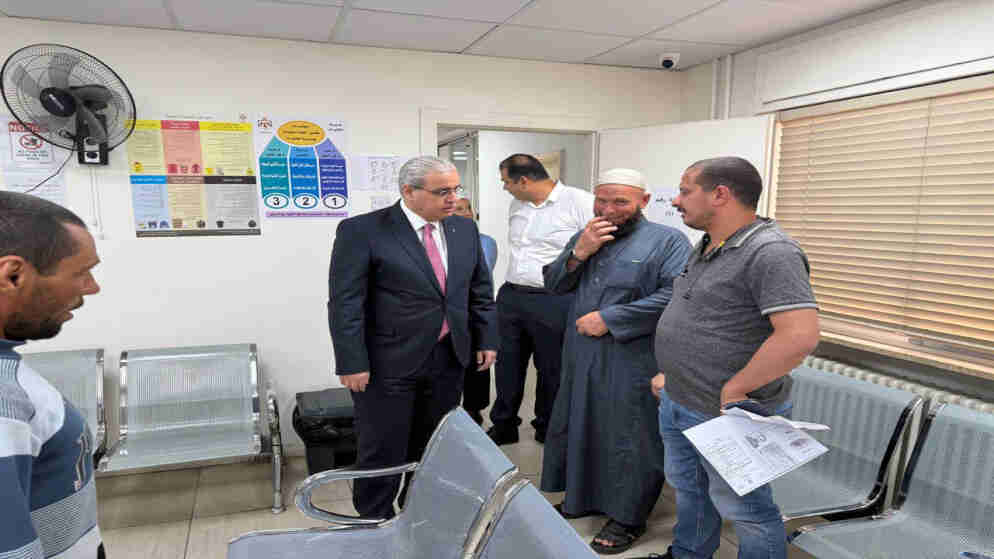 وزير الصحة يوجّه بتأمين نواقص المواد المخبرية لضمان استمرارية الفحوصات