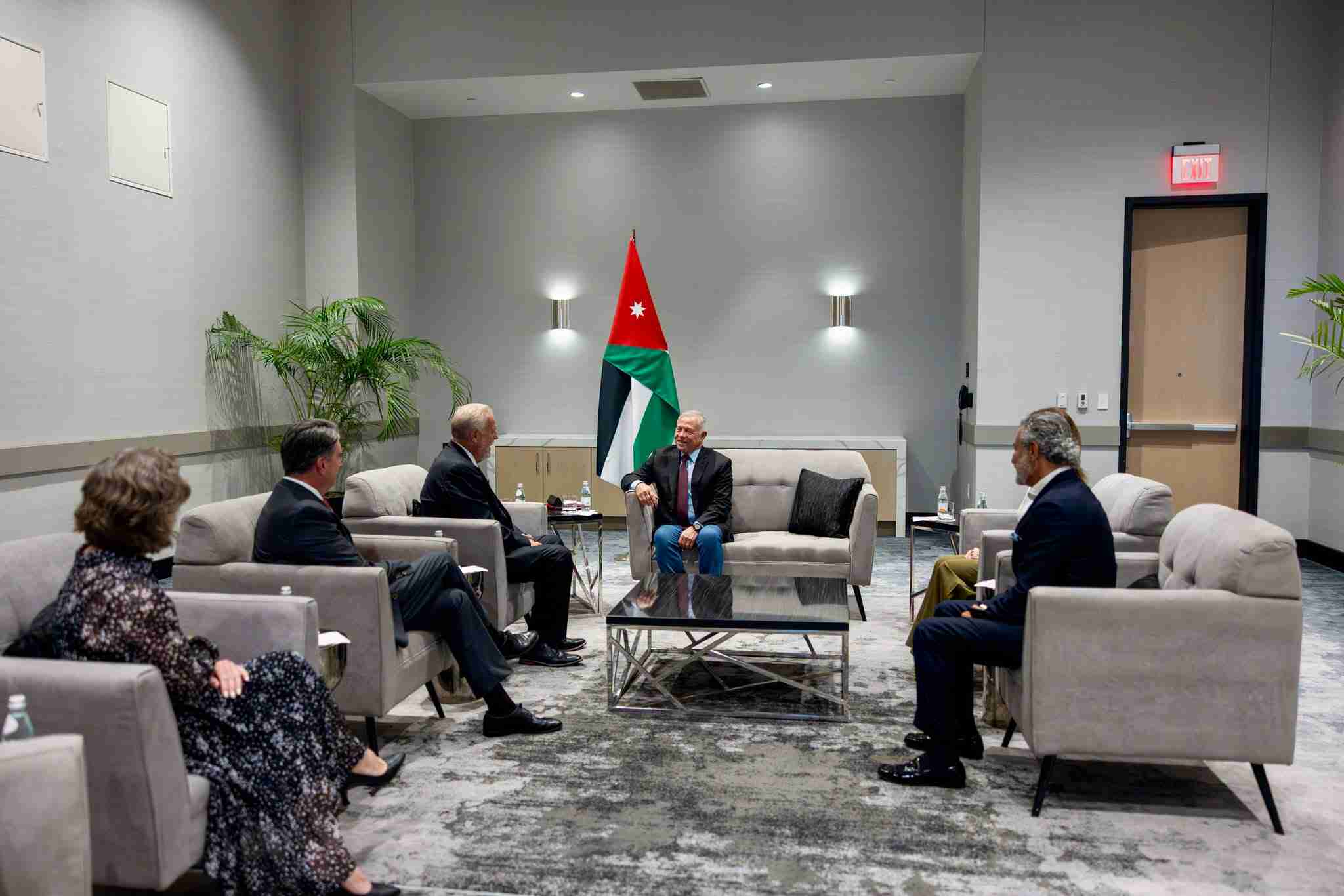 الملك يلتقي عمدة مدينة أرلينغتون في ولاية تكساس الأميركية جيم روس