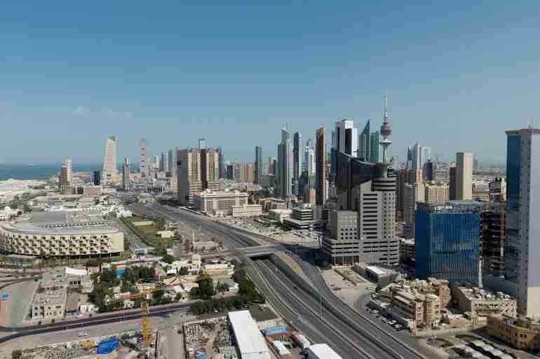الكويت تتصدى لهجمات صاروخية وإطلاق صفارات إنذار في البحرين
