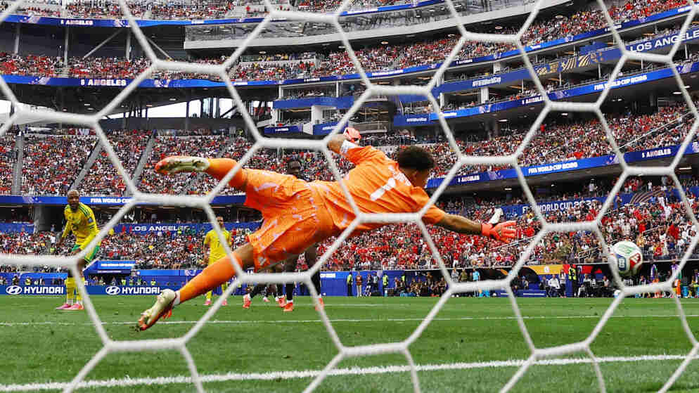 كندا تبلغ ثمن النهائي بفوز قاتل على جنوب إفريقيا