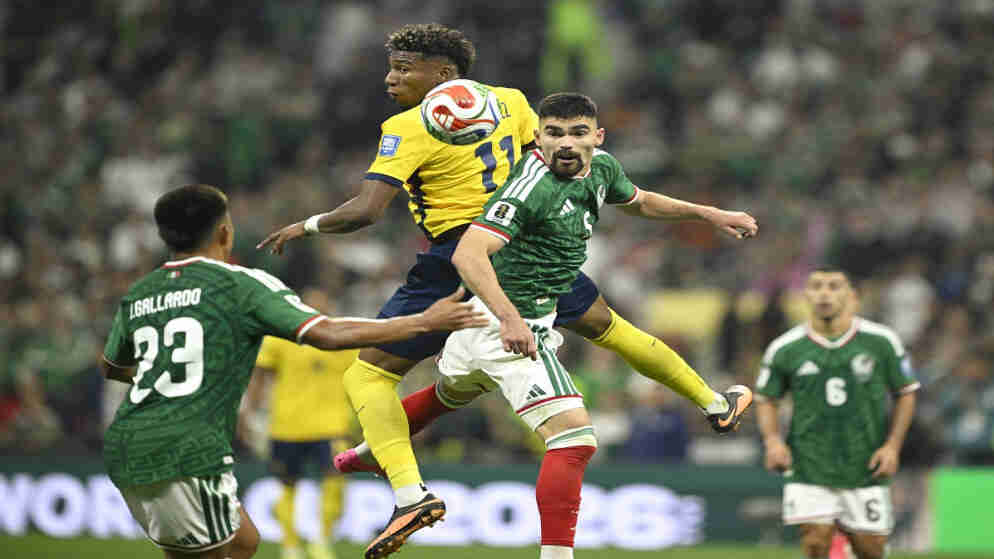 المكسيك تفوز على الإكوادور 2-0 وتبلغ دور الـ16