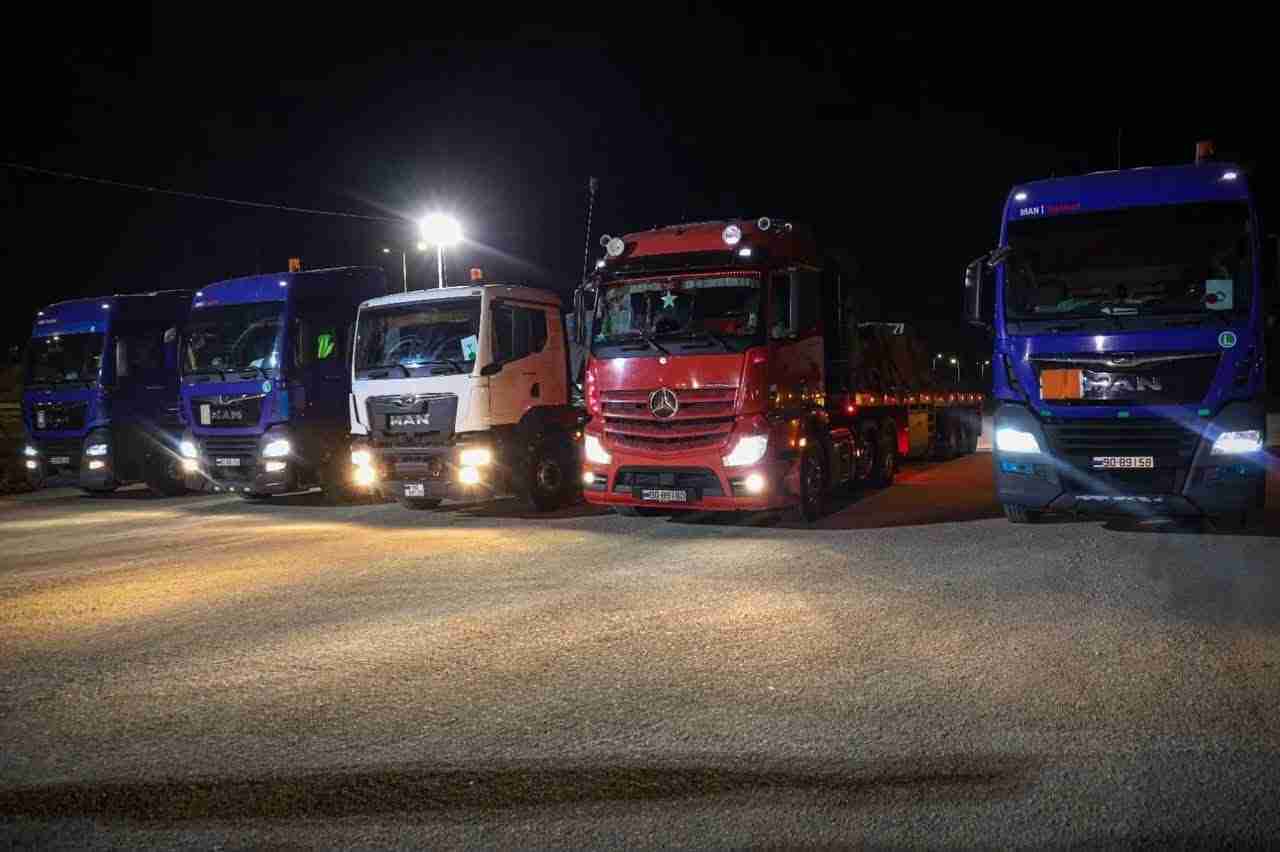 الجيش الاردني يسيّر قافلة مساعدات إلى المستشفى الميداني الأردني نابلس/11