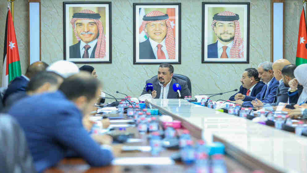 العمل النيابية تشرع بمناقشة مشروع قانون تنظيم العمل المهني