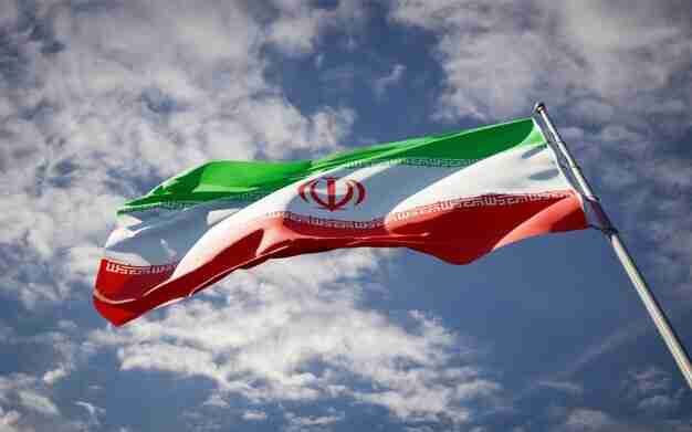 إيران: مضيق هرمز خط أحمر ونحذر من استهداف البنية التحتية في البلاد