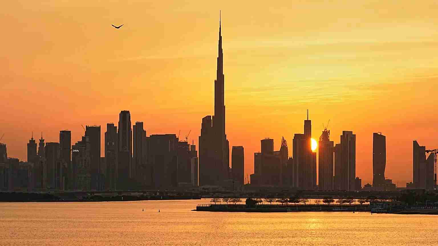 حكومة دبي تنفي وقوع انفجارات وسط المدينة